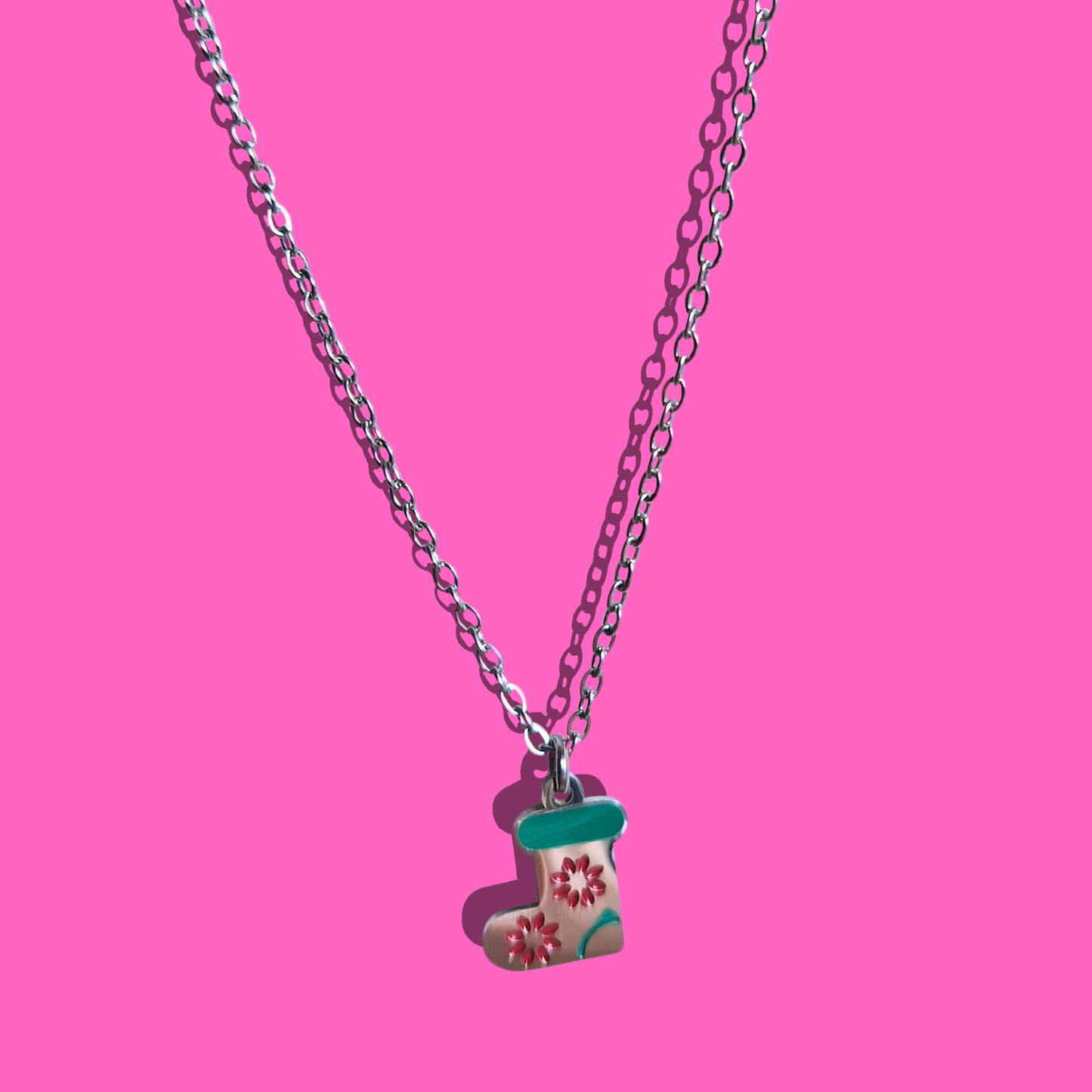 Χριστουγεννιάτικο Ατσάλινο Κολιέ Κάλτσα με Σμάλτο σε Ατσάλινη Ασημένια Αλυσίδα