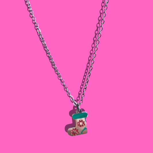 Χριστουγεννιάτικο Ατσάλινο Κολιέ Κάλτσα με Σμάλτο σε Ατσάλινη Ασημένια Αλυσίδα